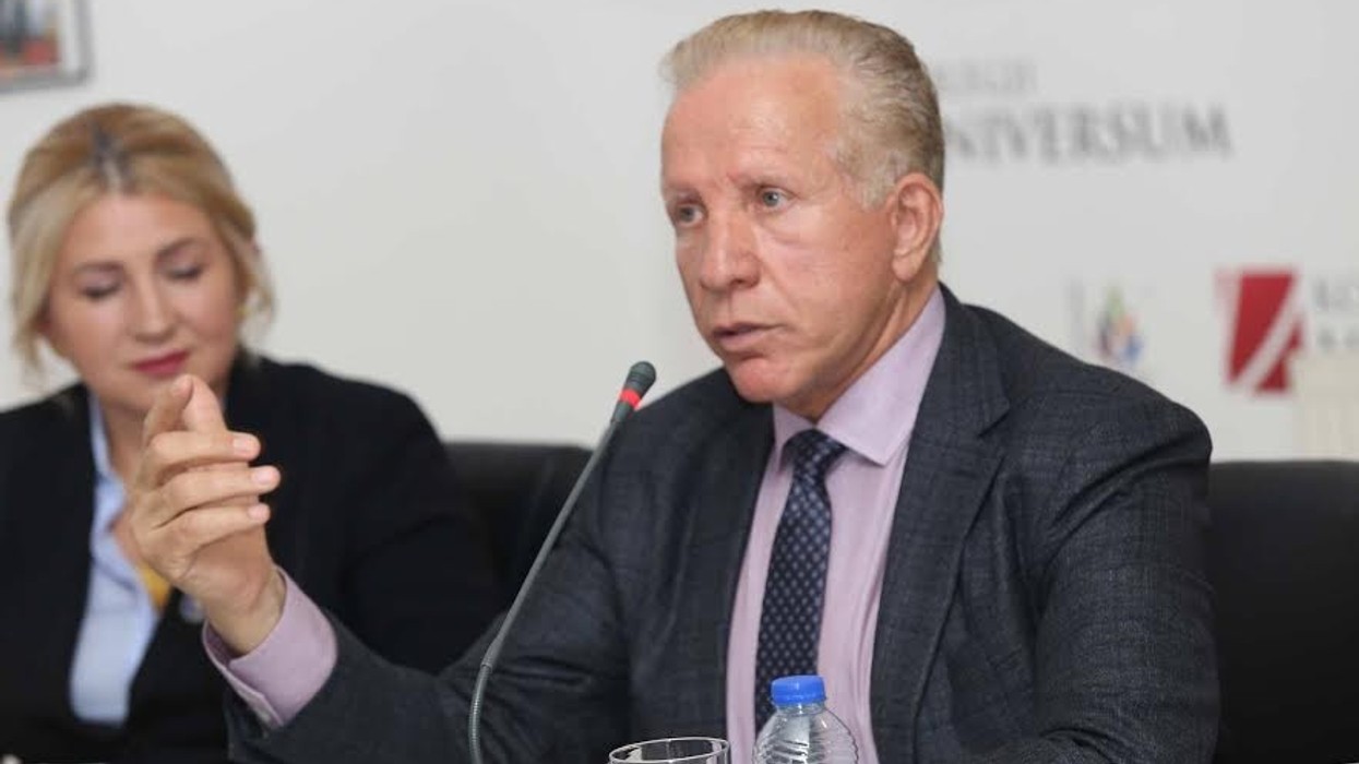 2017/04/pacolli-universum.jpg