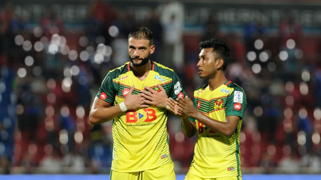 2017/05/kedahs-liridon-krasniqi-left-shows-his-appreciation-towards-the-fans-after-the-match-against-johor-darul-tazim-2012017_4u31wzkcavcq1o84nli2sm38l.jpg