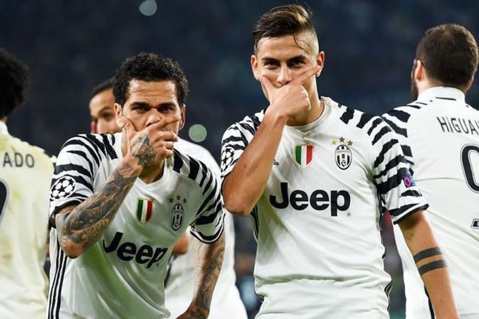 2017/06/alves-dybala-e1497610559542.jpg