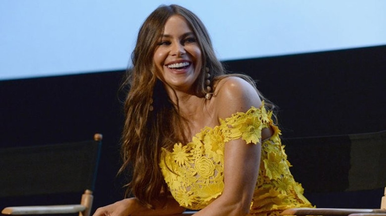 2017/06/SofiaVergaraYellowDressSitting-e1497806922175-1.jpg