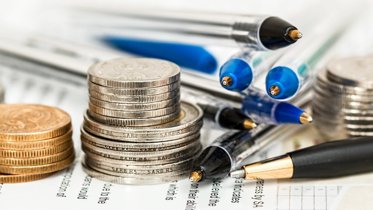 2017/07/coins-currency-investment-insurance.jpg