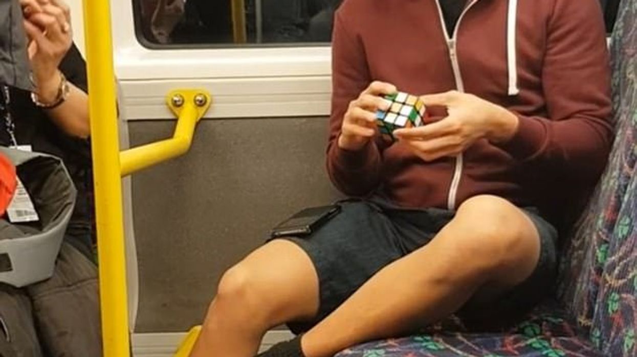 2017/07/Kompletoi-Kubin-e-Rubikut-për-17-sekonda-pretendon-se-me-shpejte-e-kryen-kur-eshte-vetem-foto-e1500330666673.jpg
