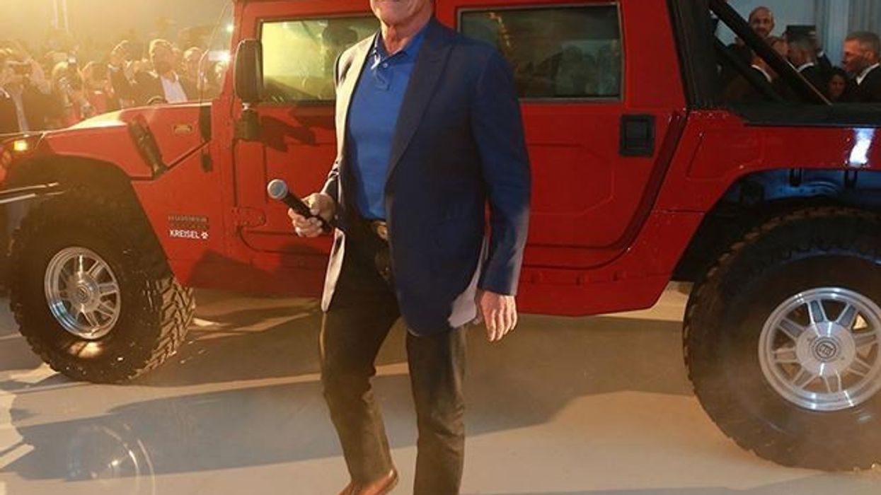 2017/09/Arnold-Schwarzenegger-ka-prezantuar-makinën-e-parë-elektrike-nga-Hummer-foto-e1506107224294.jpg