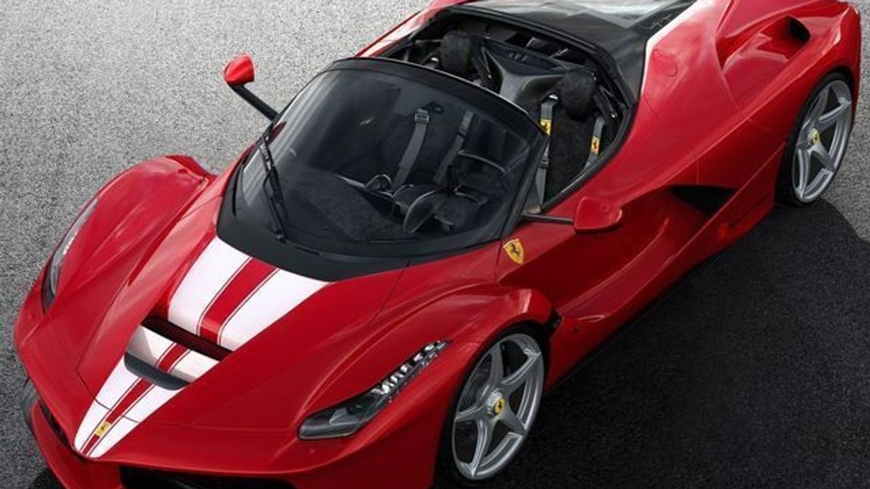 2017/09/Çmimi-enorm-që-u-pagua-për-modelin-e-fundit-LaFerrari-Aperta-foto.jpg