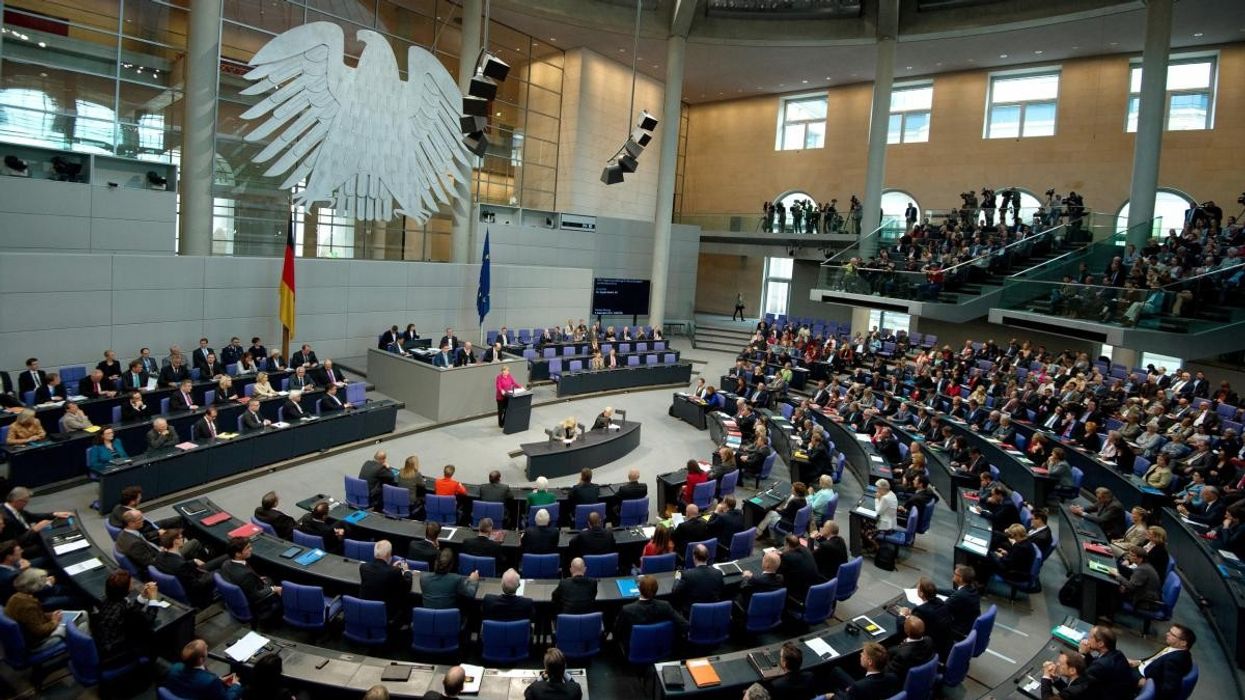 2017/09/Sondersitzung-Bundestag-Angela-Merkel.jpg