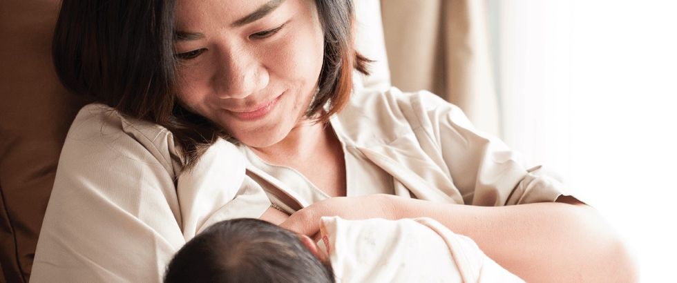 2017/10/Mother-breastfeeding-baby.jpg