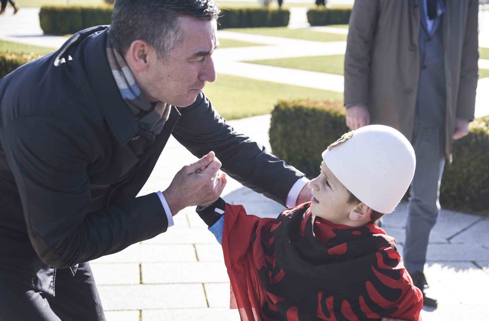 2017 11 28 Kryeparlamentari Veseli bëri nderime te varri i komandantit Adem Jashari 4