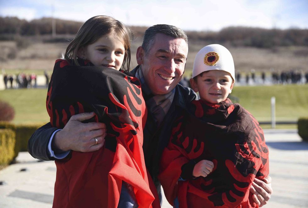 2017 11 28 Kryeparlamentari Veseli bëri nderime te varri i komandantit Adem Jashari 5