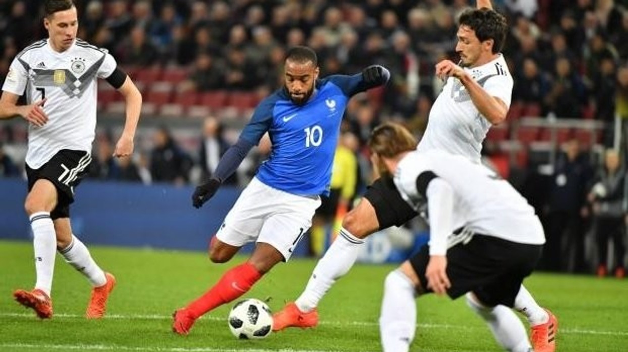 2017/11/lacazette.jpg