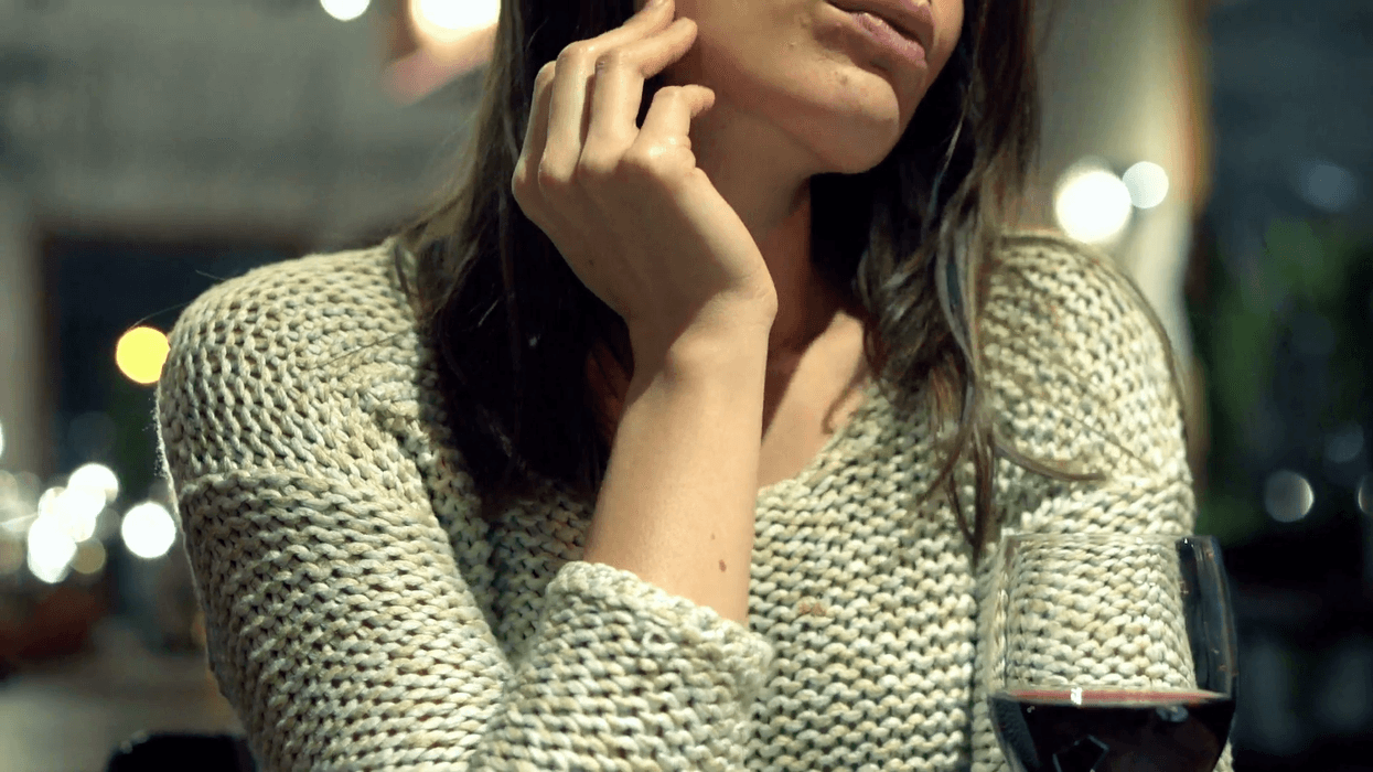 2017/11/sad-beatiful-woman-drinking-wine-in-bar-late-at-night_4j9ilce7e__F0000.png
