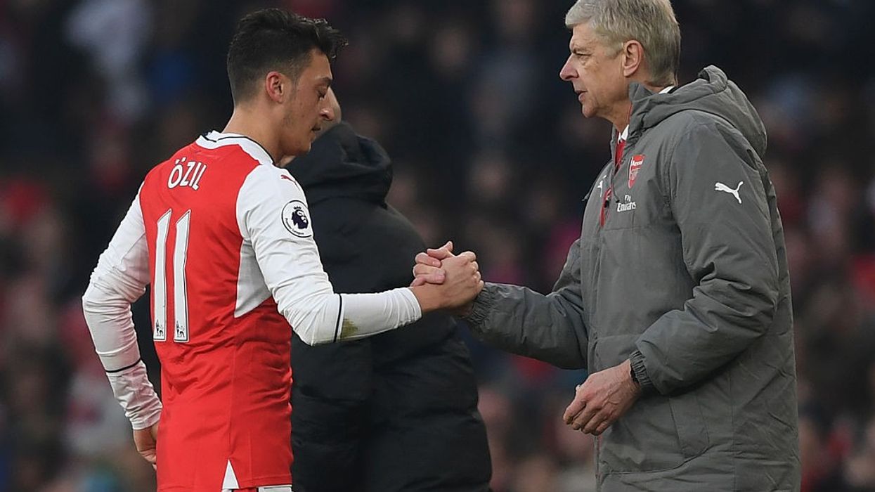 2017/12/wenger-ozil-1-e1513350238626.jpg