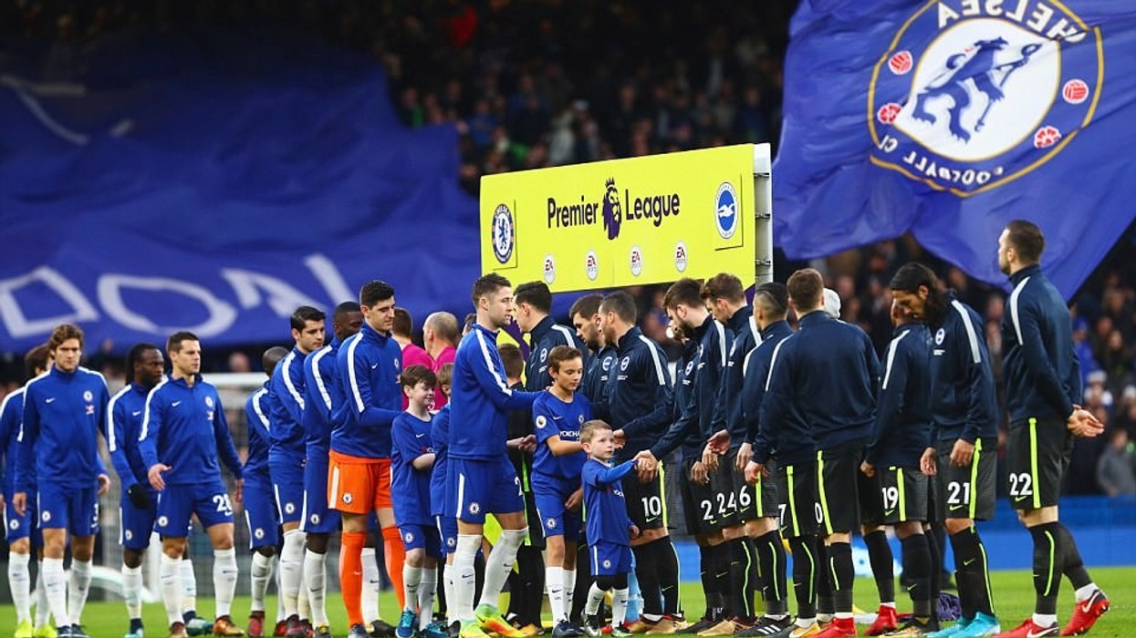 2018/01/479495ED00000578-5213045-The_Chelsea_players_shake_hands_with_their_opponents_Brighton_pr-a-241_1514301274844.jpg