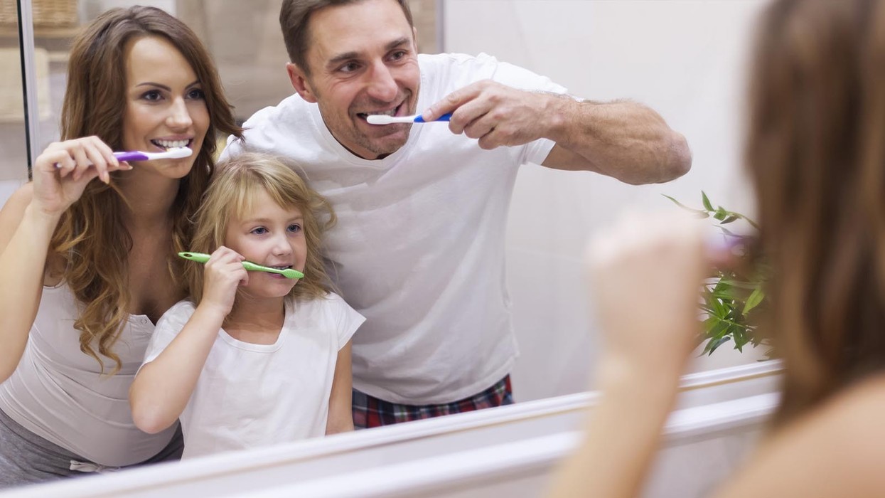 2018/03/family-brushing-their-teeth-properly.jpg