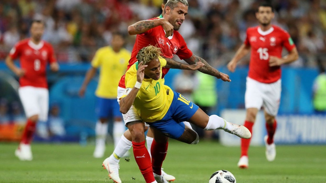 2018/06/Valon-Behrami-Neymar-e1529997388986.jpg