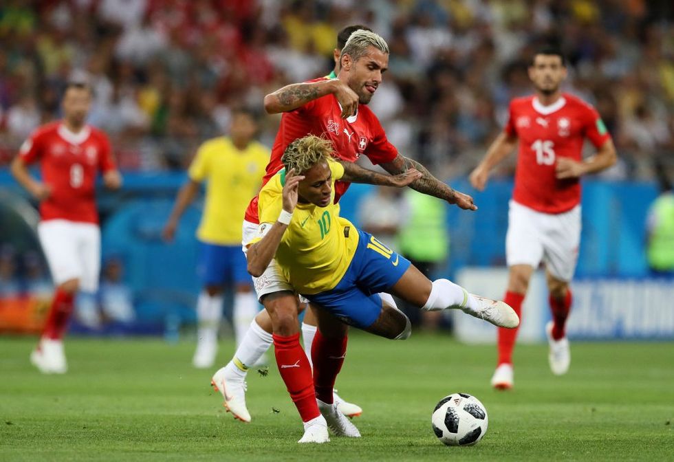 2018/06/Valon-Behrami-Neymar-e1529997388986.jpg