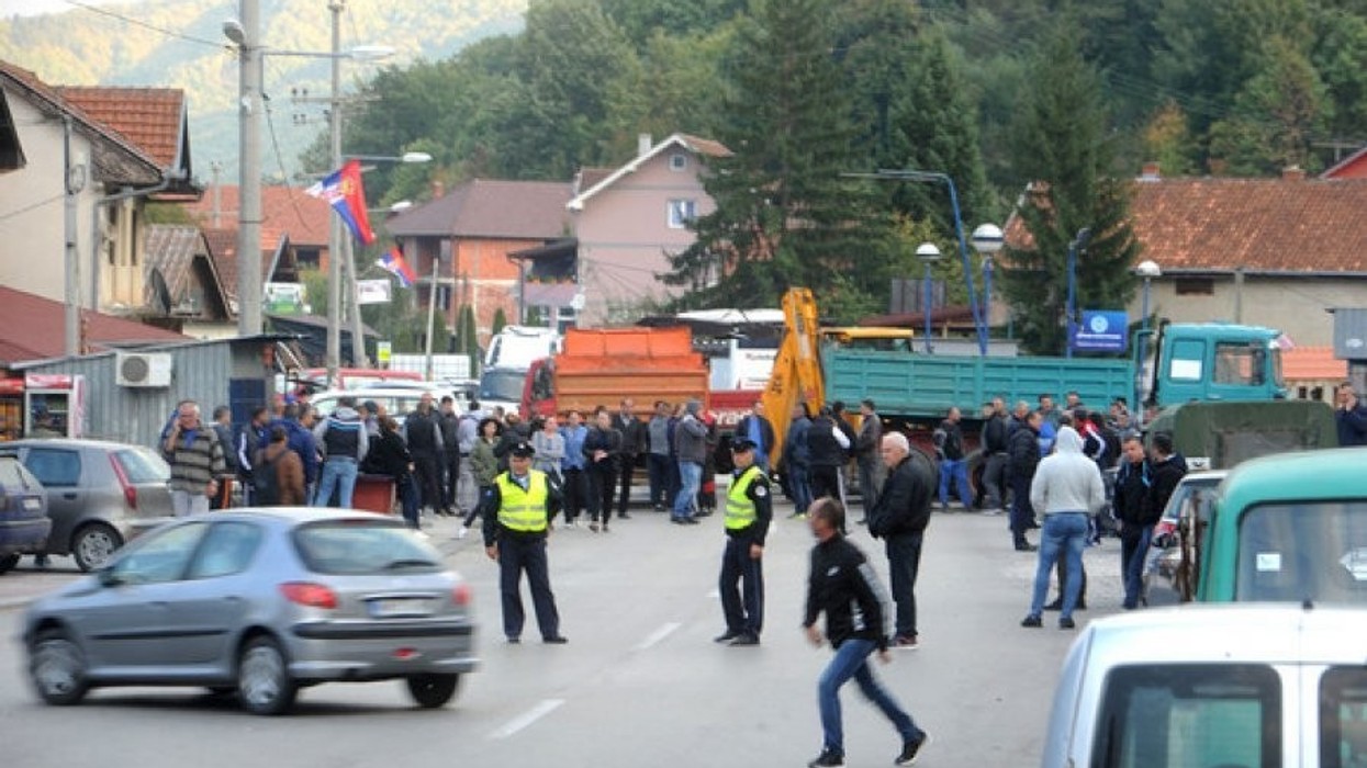 2018/09/auto_serbet_mitrovice_proteste_bllokade_ujman_thaci_vizita__41538247168.jpg