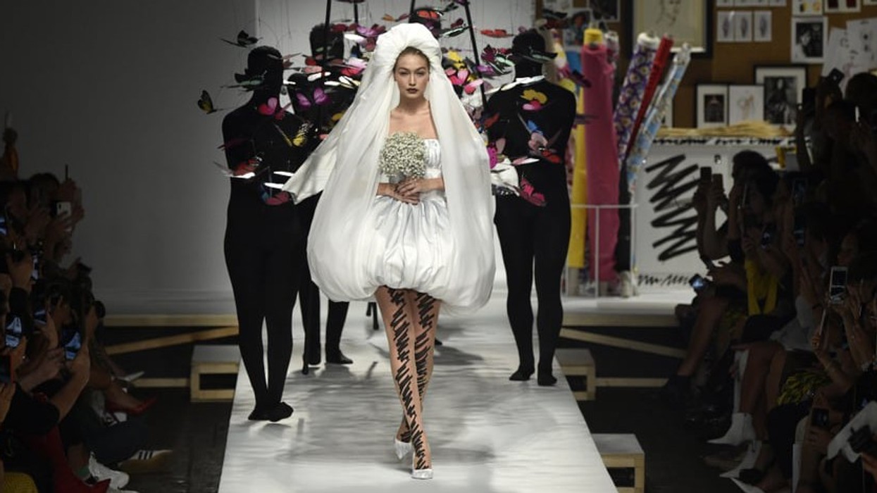 2018/09/Gigi-Hadid-Moschino-Bride-Milan-Spring-2019.jpg