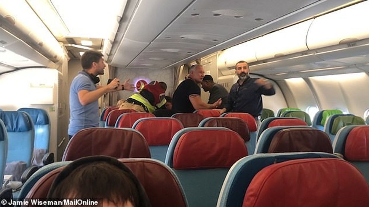 2018/10/4926832-6261443-Argument_Several_passengers_demanded_that_the_man_be_thrown_off_-a-69_1539189568272-e1539197564509.jpg