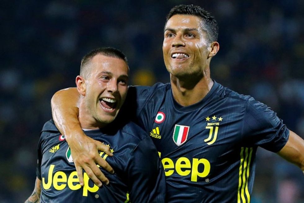 2018/10/bernardeschi-ronaldo.jpg