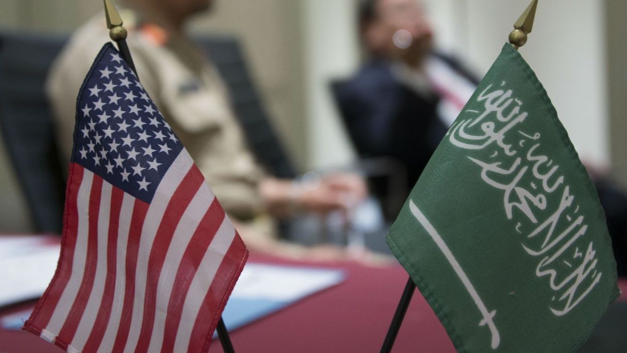 2018/10/US-Saudi-Flags.jpg