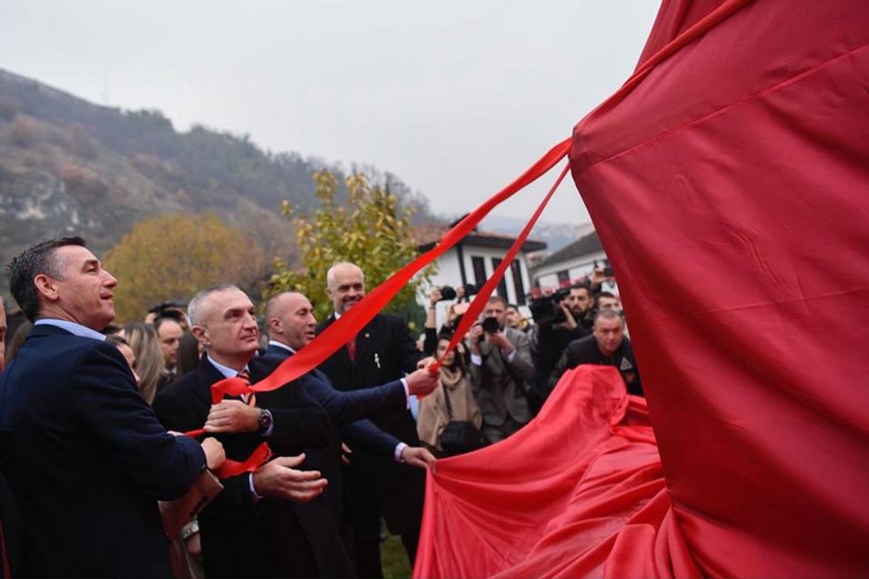 2018 11 25 Veseli në Prizren Të bashkuar si sot të lartësojmë veprat e baballarëve të kombit 1