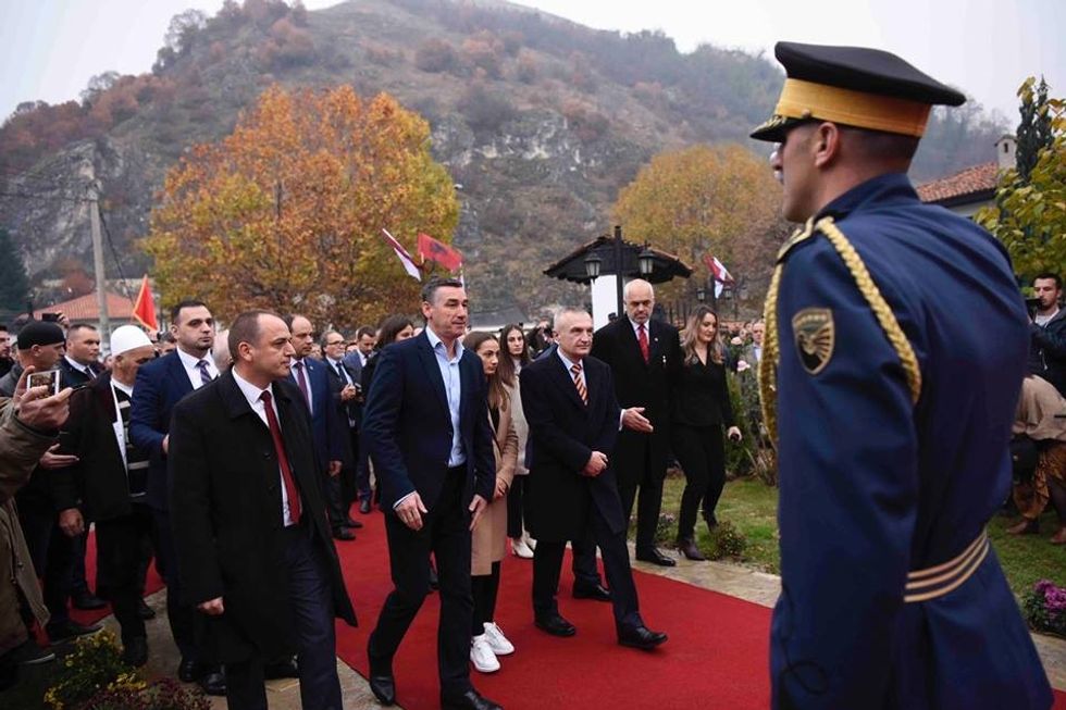 2018 11 25 Veseli në Prizren Të bashkuar si sot të lartësojmë veprat e baballarëve të kombit 2