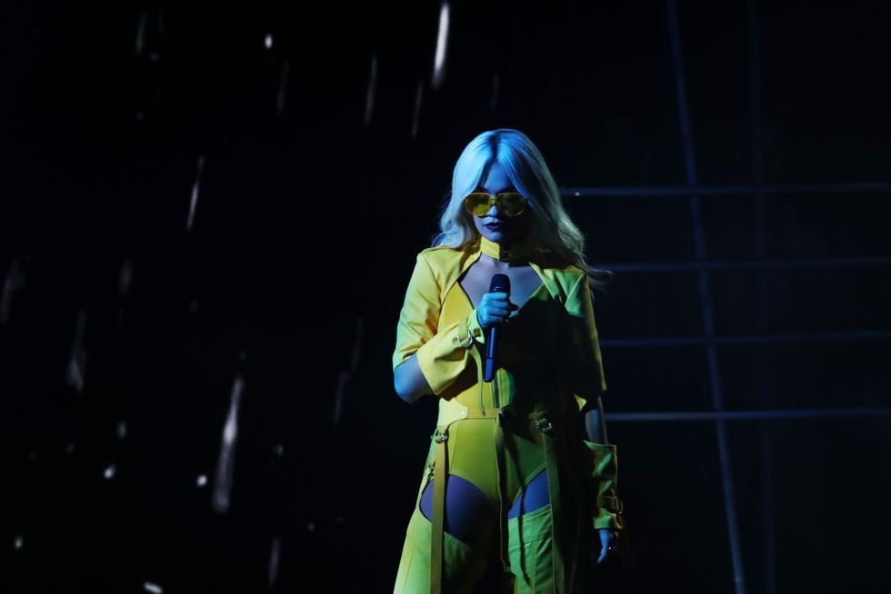 2018/11/RitaOraYellow-e1543445681943.jpg