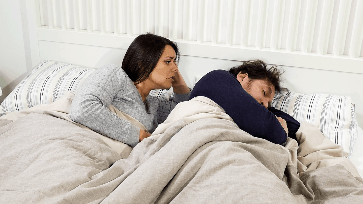 2018/11/videoblocks-sad-couple-fighting-lying-in-bed-man-ignoring-wife-closeup_hpdamou9m_thumbnail-full15.png