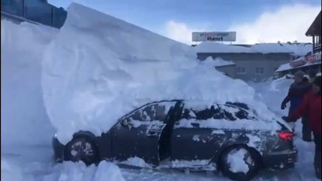 2019/01/auto-sepolte-di-neve-in-austria-ecco-come-liberarle-video-meteo-55478_1_1-e1547505777218.jpg