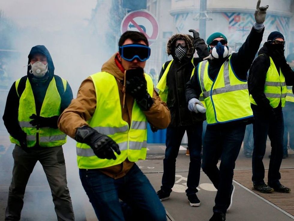 2019/01/paris-yellow-vest.jpg