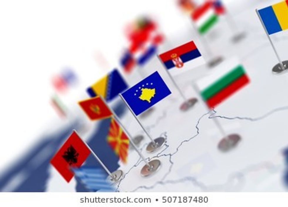 2019/02/kosovo-flag-focus-europe-map-260nw-507187480-e1550590873274.jpg