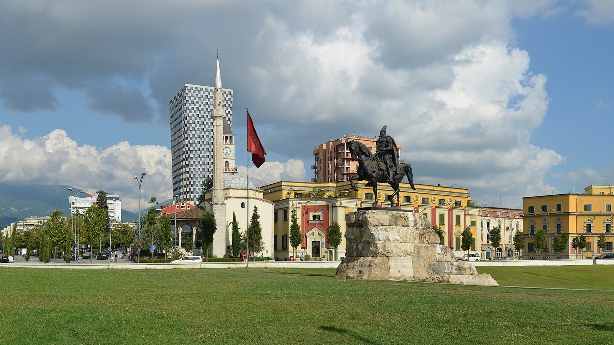 2019/03/Tirana_-_Skanderbeg_Square_Sheshi_Skënderbej_-_by_Pudelek.jpg