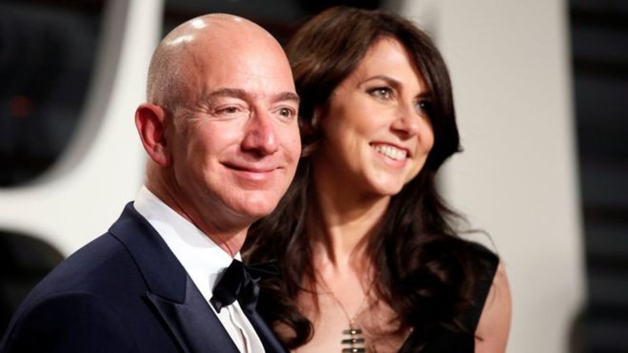 2019/04/105119757_jeffandmackenziebezos.jpg