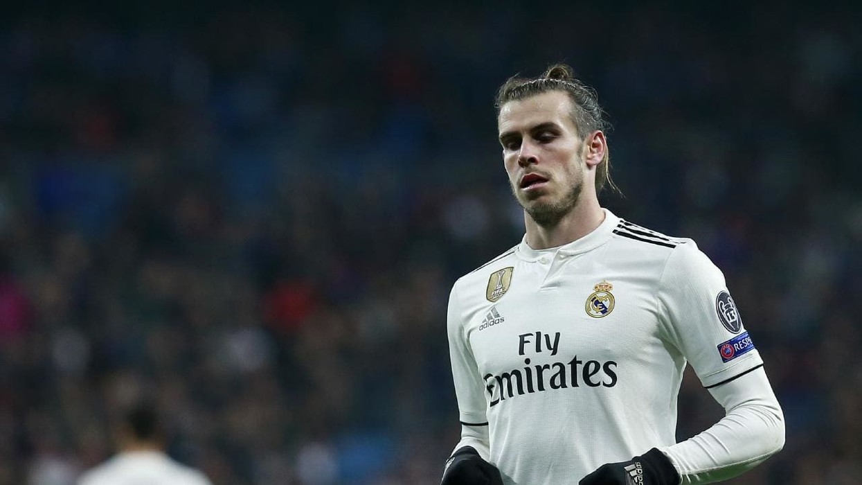 2019/04/bale-1.jpg