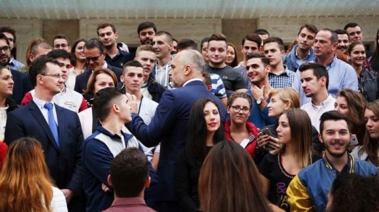 2019/04/Edi_Rama-me-studentet-780x439.jpg