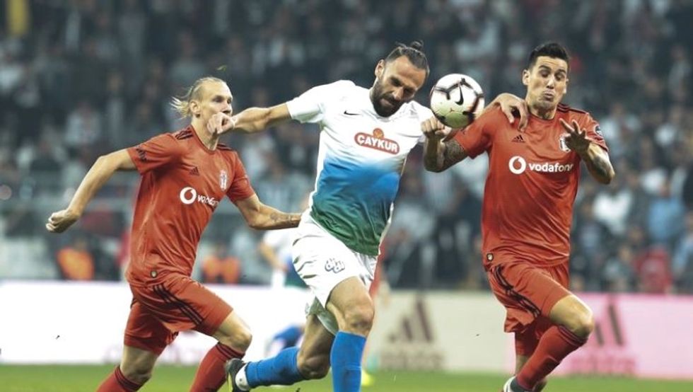 2019/04/rizespor-un-golunde-pozisyonun-icinde-olan-muriqi-11383254_3246_amp.jpg