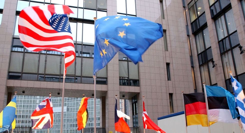2019/04/us_eu_flags.jpg