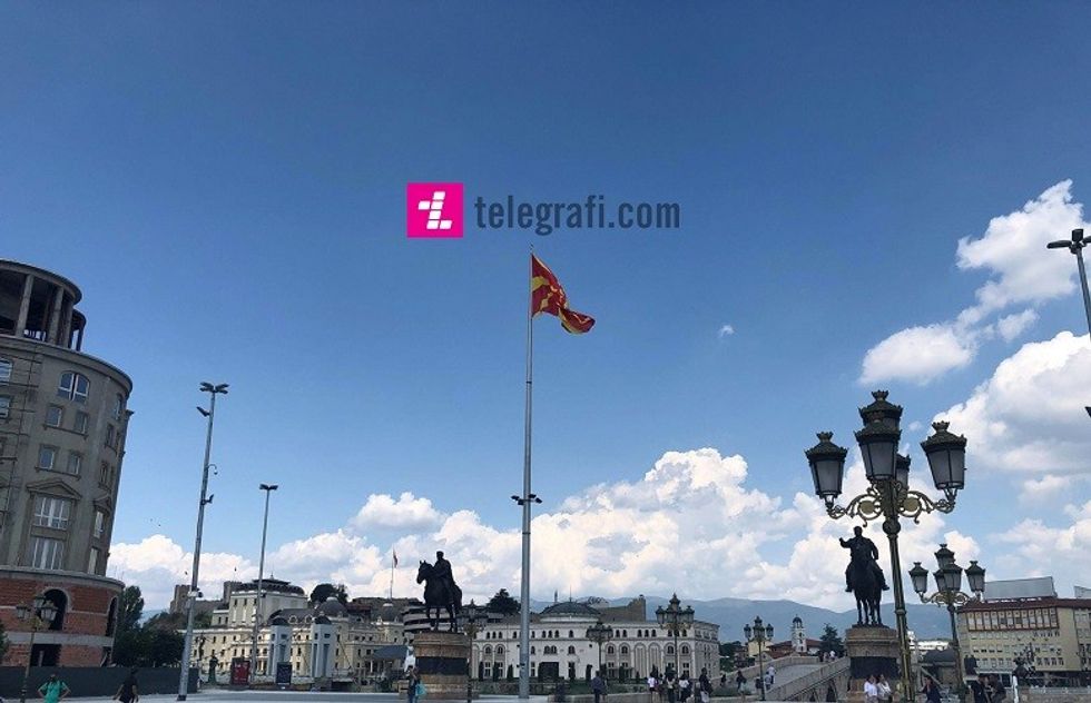 2019/06/Flamuri-i-Maqedonise-me-llogo.jpg