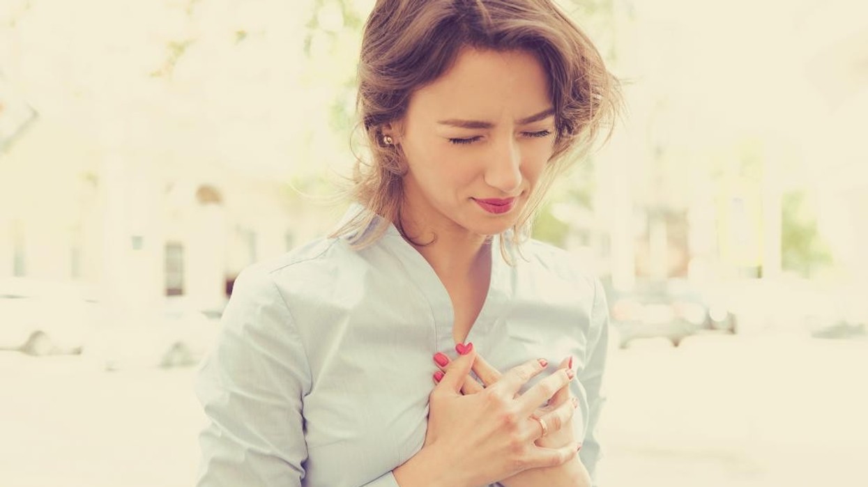 2019/07/woman-holding-her-chest-with-a-possible-heart-attack-1.jpg