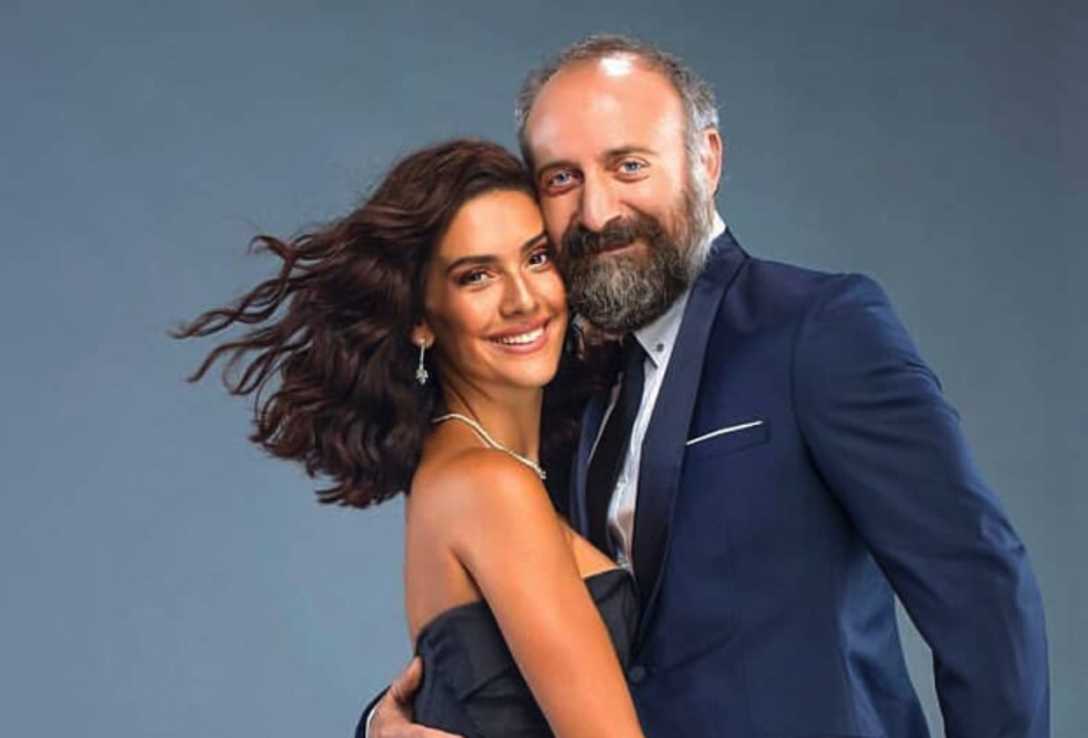 2019/08/bergu\u0308zar-korel-halit-ergenc\u0327-sadece-haber-623x423.png
