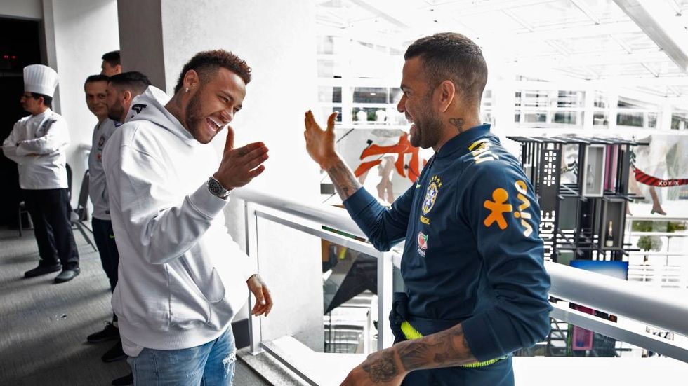 2019/09/Alves-Neymar-1.jpg