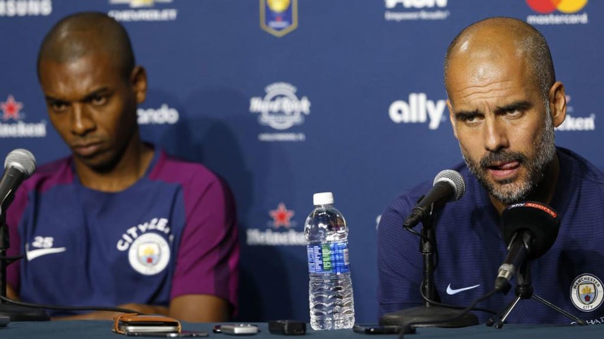 2019/09/Fernandinho-Guardiola.jpg