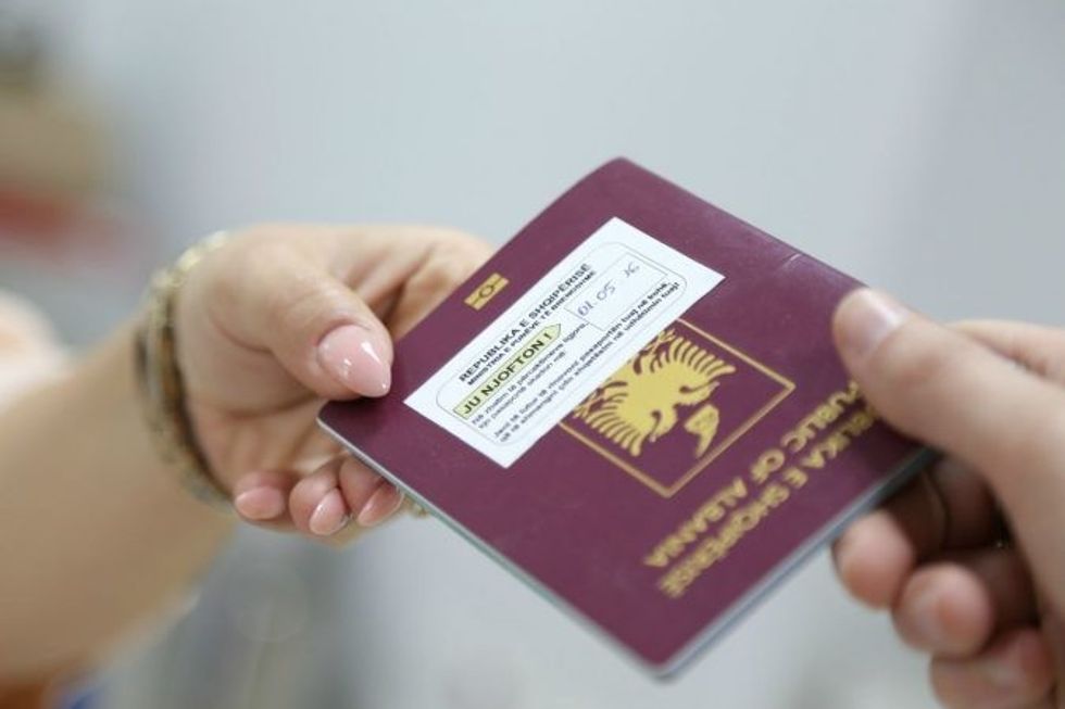 2019/09/Pasaporta-shqiptare.jpg