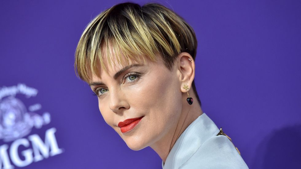 2019/10/charlize-theron-bowl-cut.jpg