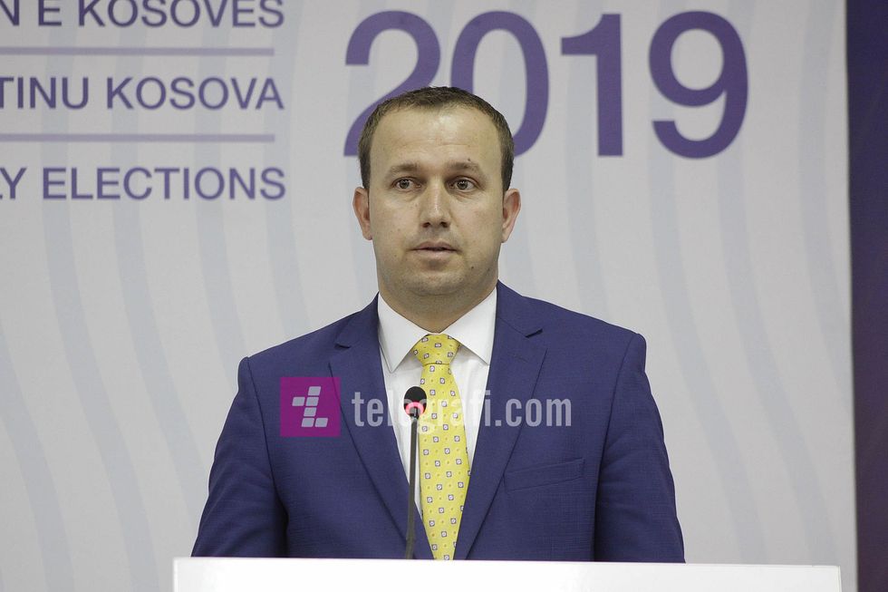 2019/10/Valmir-Elezi-KQZ-Terheqja-e-shortit-per-renditjen-e-subjekteve-politike-foto-Ridvan-Slivova-71.jpg