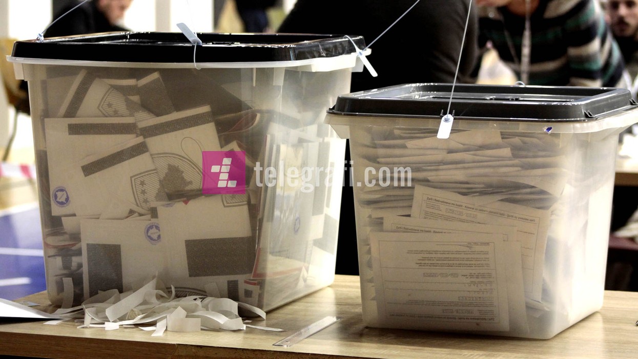2019/10/votimet-ne-gjedhjet-e-parakohshme-parlamentare-2019-Mbyllja-e-kutive-foto-Ridvanm-Slivova-153.jpg