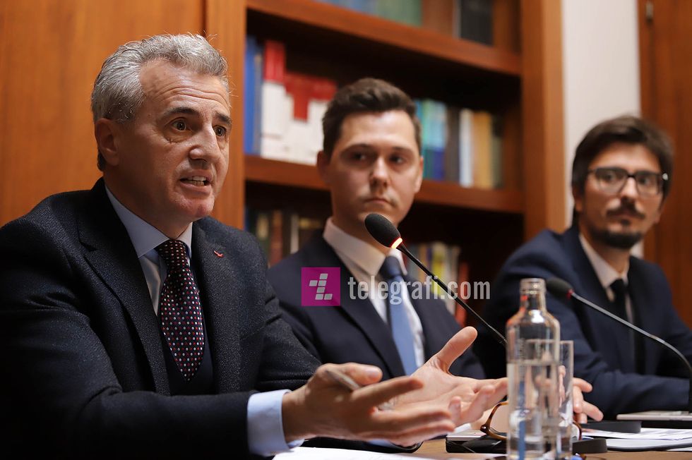 2019/12/konference-perfaqesuesi-i-Monego-se-Aldis-Umblejs-dhe-avokatet-Arianit-Koci-e-Granit-Vokshi-foto-Ridvan-Slivova-5.jpg