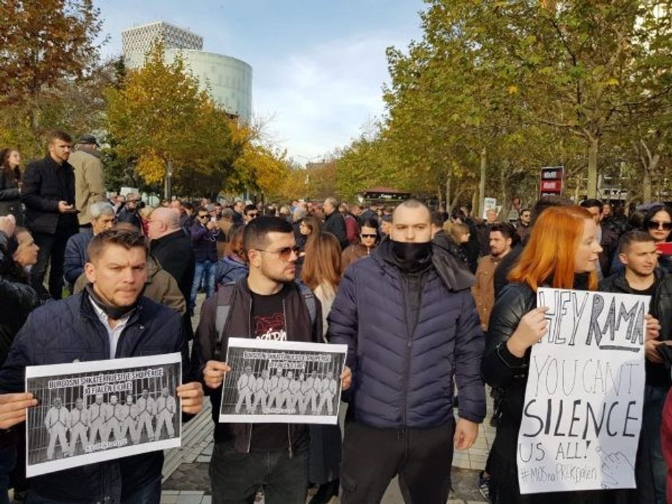 2019/12/protesa-antishpifje1.jpg