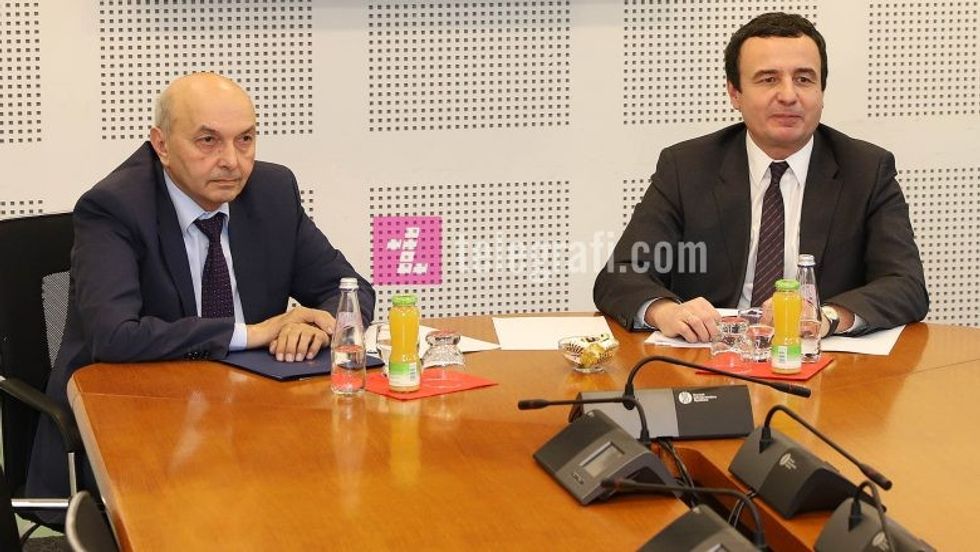 2019/12/Takimi-i-dyte-pase-qertifikimit-LV-LDK-Albin-Kurti-Isa-Musrafa-foto-Ridvan-Slivova-3-780x439-1.jpg