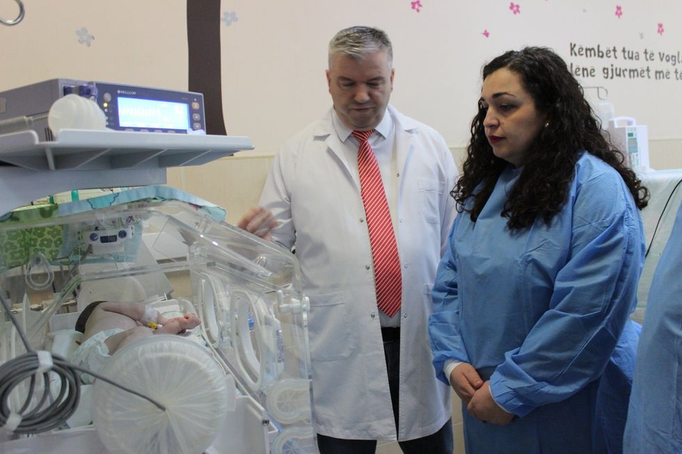 2020 02 04 Kryetarja Osmani në Klinikën e Neonatoligjisë 2